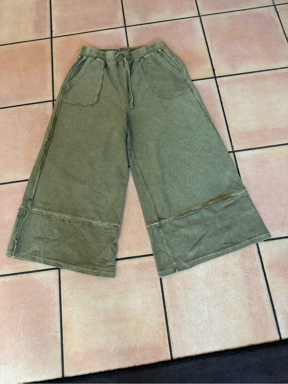 ALO Wide Leg Pants  - Olive Green